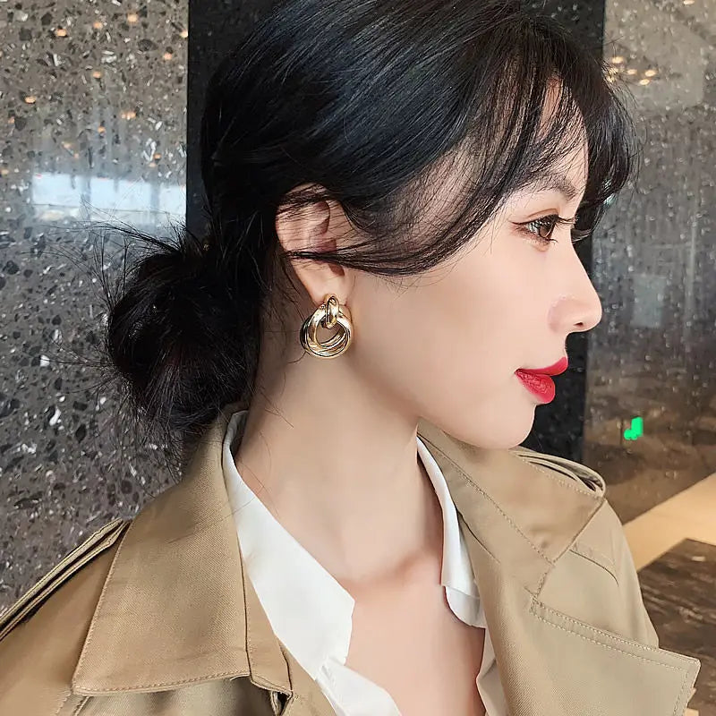 New Fashion Small Stud Earrings for Women Gold Color Metal Twisted Statement Earring Classic Simple Beautiful Jewelry Wholesale