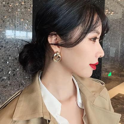 New Fashion Small Stud Earrings for Women Gold Color Metal Twisted Statement Earring Classic Simple Beautiful Jewelry Wholesale