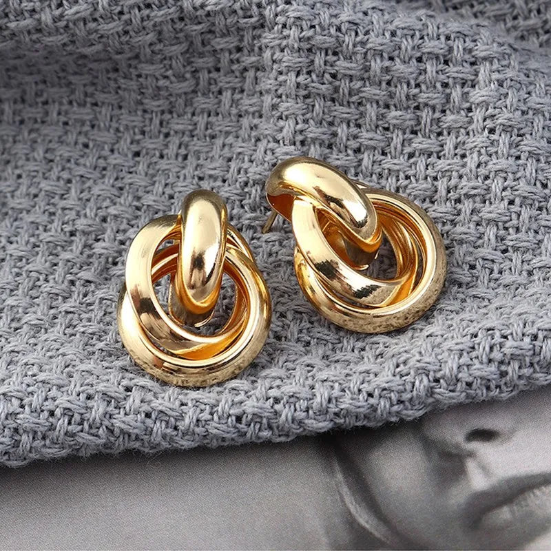 New Fashion Small Stud Earrings for Women Gold Color Metal Twisted Statement Earring Classic Simple Beautiful Jewelry Wholesale
