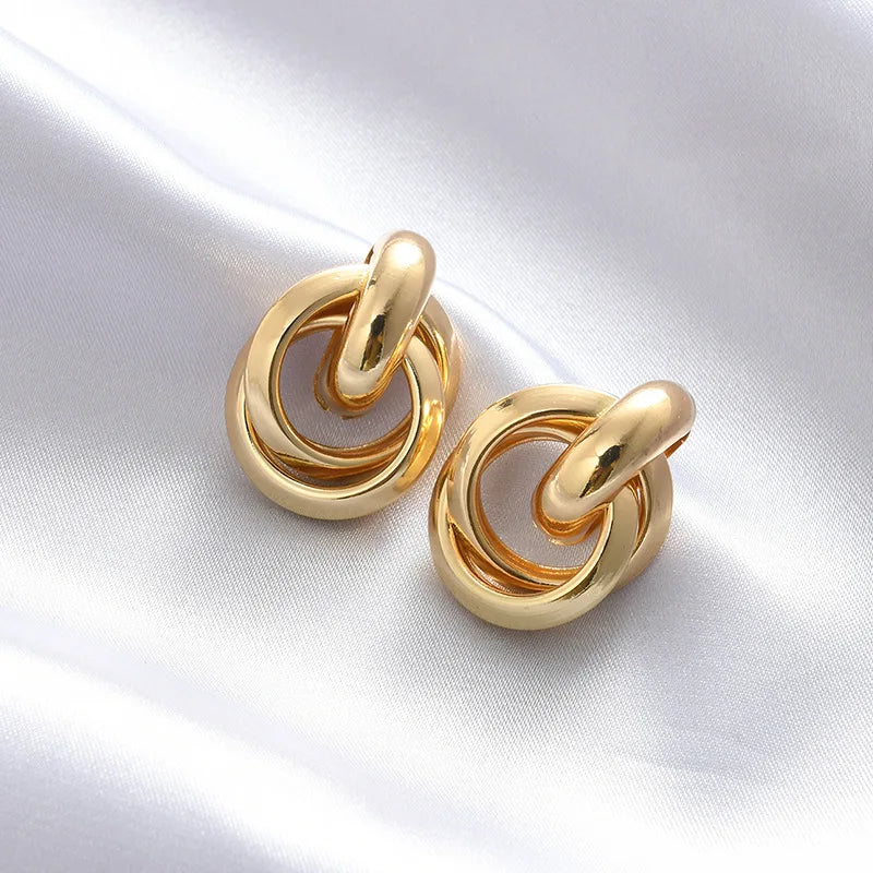 New Fashion Small Stud Earrings for Women Gold Color Metal Twisted Statement Earring Classic Simple Beautiful Jewelry Wholesale
