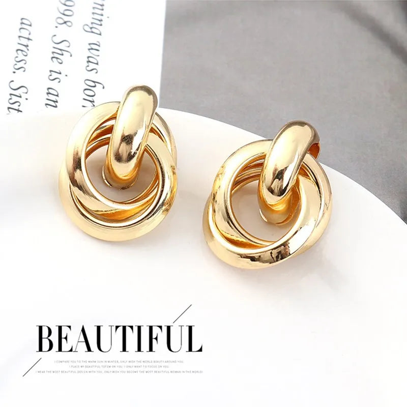 New Fashion Small Stud Earrings for Women Gold Color Metal Twisted Statement Earring Classic Simple Beautiful Jewelry Wholesale