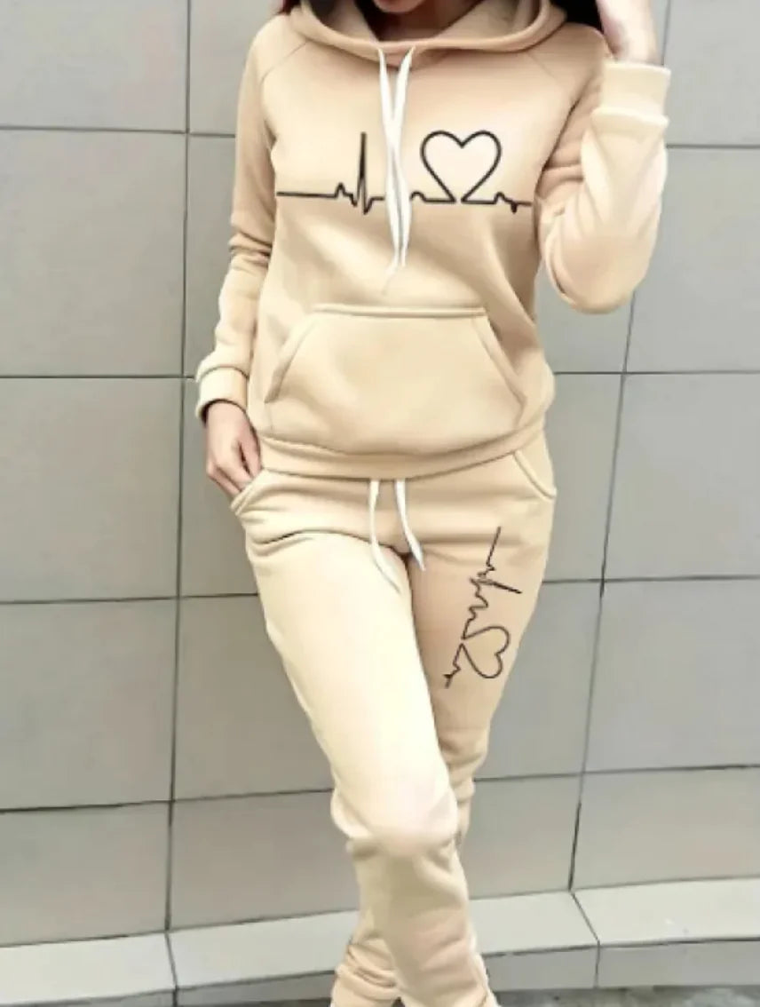 Love Print Fleece Sports Suit – Warm &amp; Casual