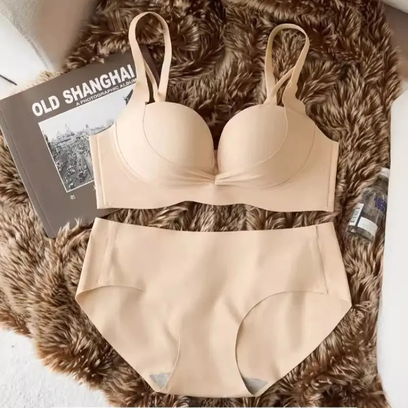 Seamless Women's Comfort Bra Set for Small Busts